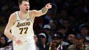 Luka Doncic fez um 'triple-double' em vitória dos Lakers na NBA