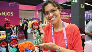 Maria Emília França, proprietária do Ateliê dos Anjos, é uma das empresárias selecionadas em MS para expor produtos na COP 30, por meio da loja colaborativa do Sebrae