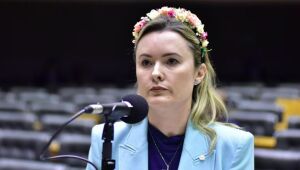 Deputada do PL critica Galinha Pintadinha e Netflix: 'fábrica de militantes do PSOL'