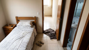 Na madrugada de 19 de novembro, ao levantar para ir ao banheiro, ele caiu entre o quarto e o banheiro e bateu a cabeça no chão