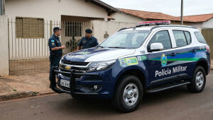 Polícia e peritos estiveram em uma casa da Vila Carlota após corpo ser encontrado em estado de decomposição.