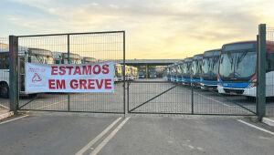 Ônibus continuam sem rodar em Campo Grande no terceiro dia de greve enquanto Justiça determina intervenção no contrato do Consórcio Guaicurus.