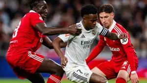 Vini Jr. é vaiado ao ser substituído em Madri e posta mensagem enigmática em rede social