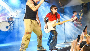 Di Ferrero volta a Campo Grande e faz a Praça Ary Coelho cantar sucessos do NX Zero e da carreira solo durante o Natal dos Sonhos.