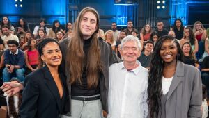 'Altas Horas' de hoje traz Felca e Bella Campos como convidados; veja quem vai