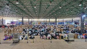 Campanha Caixa Encantada entrega 127 mil brinquedos com apoio da Fiems e logística precisa que transforma doação em carinho direto às crianças.