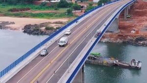 Nova ponte JK foi liberada ao tráfego nesta segunda-feira, um ano após o desabamento da antiga estrutura.