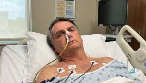 Jair Bolsonaro permanece internado em hospital de Brasília após cirurgia para correção de hérnia inguinal bilateral