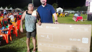 Show de Prêmios de Natal em Nioaque reuniu 2,5 mil pessoas e sorteou dezenas de brindes em clima de solidariedade