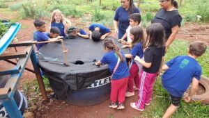 Alunos da Escola Estadual Nova Itamarati participam de atividade com tecnologias sociais no assentamento Itamarati, em Ponta Porã, com apoio do Governo de MS e da UFGD 