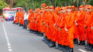 Soldados temporários e oficiais recém-formados prontos para atuar nas operações do Corpo de Bombeiros em todo o estado.