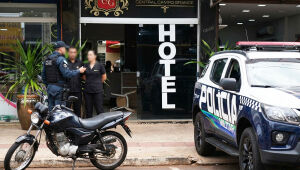 Dramatização do ocorrido / Polícia atendeu ocorrência de briga envolvendo motociclista e funcionários de hotel no Centro de Campo Grande.