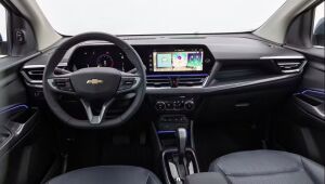 Telas como essa, cada vez mais presentes nos carros modernos, reúnem assistentes virtuais, rotas, aplicativos e dados do motorista em tempo real.