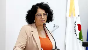 A vereadora Elizangêla da Kombi