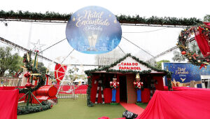 Praça Antônio João recebe decoração especial para o início do 