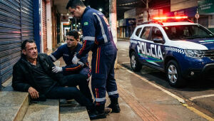 Vítima foi levada à Santa Casa após ser agredida por desconhecido no Centro de Campo Grande.