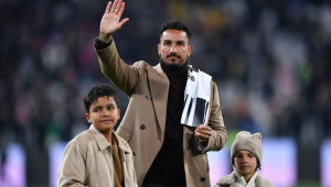 Danilo, do Flamengo, é homenageado no empate da Juventus pelo Campeonato Italiano