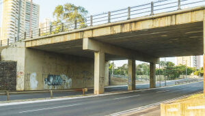 Viaduto Pedro Chaves dos Santos, na Avenida Ricardo Brandão, foi palco da ocorrência registrada como suspeita de suicídio em Campo Grande.