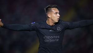 Napoli contrata o atacante Giovane e Corinthians lucra R$ 1,8 mi por tê-lo revelado