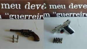 Pistola, revólver e munições apreendidos pela 1ª Deam em endereços de investigados por violência contra mulher em Campo Grande 
