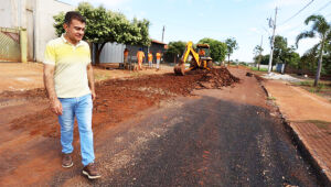 Prefeito Marçal Filho acompanhou os trabalhos de recuperação de ruas em duas frentes de ações nesta terça-feira