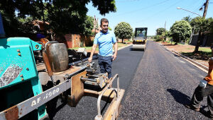 Obras de pavimentação avançam no Altos do Indaiá e encerram anos de poeira e lama.