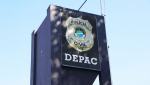 Polícia investiga homicídio ocorrido em frente a uma barbearia no bairro Parque das Nações II, em Dourados.