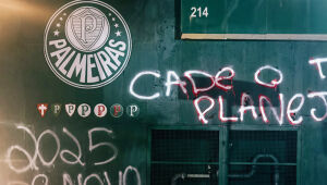 Muros do Allianz Parque foram pichados após a goleada sofrida pelo Palmeiras no Campeonato Paulista