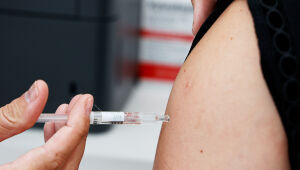 Beneficiários da Cassems têm até sábado (10) para reservar a vacina quadrivalente contra a gripe.