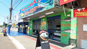 Em uma peixaria localizado no Trevo Imbirussú, o movimento no começo do ano é mais fraco