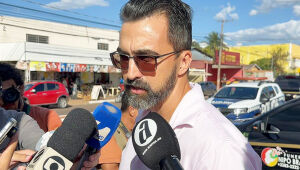 O delegado Camilo Kettenhuber Cavalheiro, titular da 7ª Delegacia de Polícia, falou com a imprensa sobre o crime