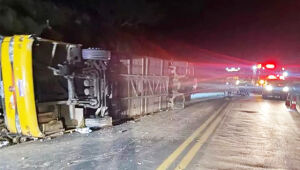 Veículo clandestino saiu de Arapiraca (AL) para Itapema (SC) com 48 passageiros; nove feridos estão em estado grave