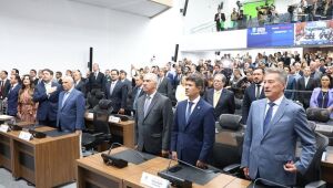 Na Sessão Solene de instalação da 4ª Sessão Legislativa da 12ª Legislatura, representantes de blocos ocuparam tribuna  