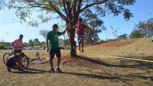Aulas temáticas de Carnaval da Funesp integram o programa Movimenta CG e oferecem lazer e atividade física gratuita em Campo Grande.