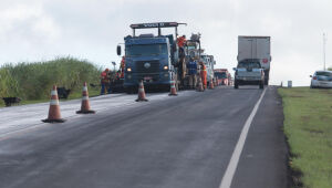 Frentes de trabalho seguem ativas antes do fim de semana na BR-163/MS.