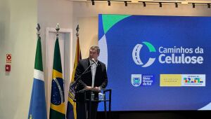 Governador Eduardo Riedel durante apresentação técnica da Rota da Celulose, que prevê R$ 10,1 bilhões em investimentos em 870 km de rodovias em Mato Grosso do Sul.