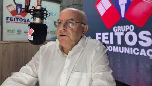 Prefeito Reus Fornari durante entrevista no estúdio do Giro Estadual de Notícias, falando sobre a retomada do Carnaval de Rio Verde.