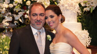A noiva Flávia Salles com o pai Edmar de Azambuja Salles