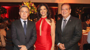 O secretário de Justiça e Segurança Pública carlos Videira com a presidente da Adepol Regina Marcia Mota e o diretor geral de Policia Civil Marcelo Vargas