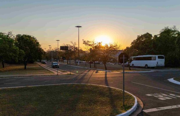Frente fria muda o tempo e traz chuva para MS neste domingo