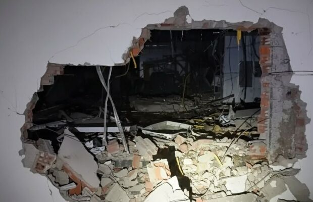 Bandidos explodem banco no Paraguai e levam US$ 900 mil a 60 km de Mundo Novo (MS)