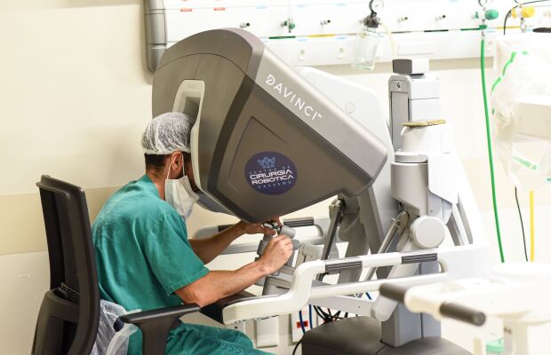 Hospital Cassems realiza cirurgias robóticas de gastroplastia com apoio de especialistas nacionais