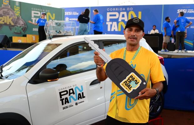 Trabalhador da construção civil emociona ao ganhar prêmio principal da Corrida do Pantanal