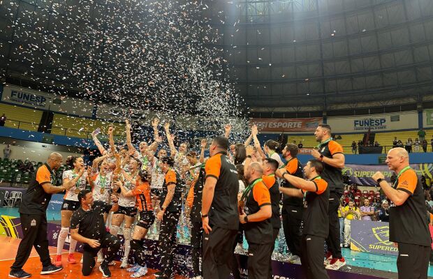 Osasco atropela Sesi Bauru e fatura Supercopa feminina de vôlei em Campo Grande