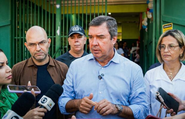 Riedel visita escola em Campo Grande no início do ano letivo da rede estadual