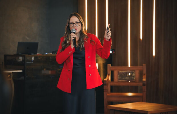 Empreendedora aposta em estratégias de marketing para impulsionar pequenas empresas