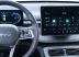 Inclusão de tecnologias como piloto automático e ajuste da coluna de direção em altura e profundidade, que proporcionam uma experiência de condução mais confortável e personalizada.
