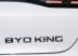  A versão GL do BYD King DM-i é oferecida por R$ 175.800, com um preço promocional de R$ 169.800 até 19/06. Já a versão GS está disponível por R$ 187.800, com um preço promocional de R$ 181.800 até a mesma data.