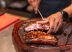 Preparação do beef T-Bone Cajun