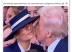Melania Trump e seu chapéu de aba larga protagonizam momento inusitado durante tentativa de beijo de Donald Trump.